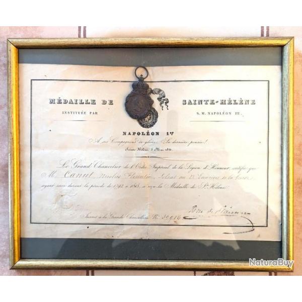 Mdaille de Sainte-Hlne avec son diplme.