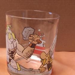 VERRE ASTERIX ET OBELIX, LA FORGE CETAUTOMATIX, GOSCINI UDERZO ® NUTELLA® 1999