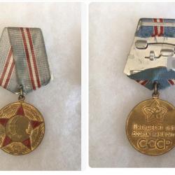 URSS - RUSSIE - Médaille Commémorative des 50 ans des Forces Armées de l' URSS