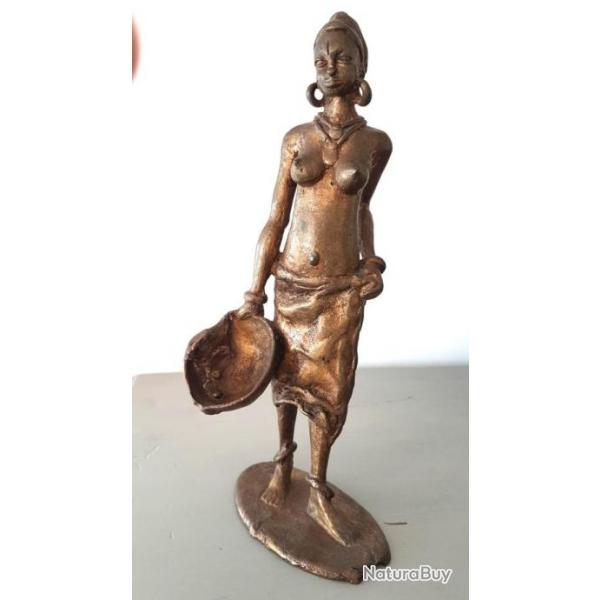 Grande statue sculpture en bronze d'une femme Africaine "semeuse"