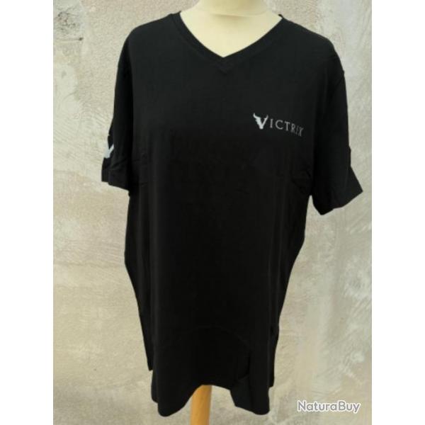 Tee shirt noir Victrix col V. Taille XXL.