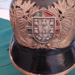 Casque Pickelhube  de cuir de la  Infanterie de la Garde Presidentiel Portuguaise  ( GNR)