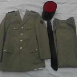 belle uniforme de sortie/ parade gris clair du 515 ème RT veste pantalon et képi