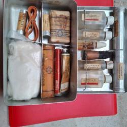trousse          de secoure  medical                      ancienne en aluminium