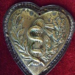 Coeur  de poitrail de harnachement  de cheval d'Officier Médecin  Mod 1845 . Collection cavalerie .