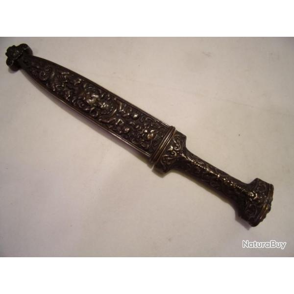 Trs belle dague romantique Catalane en bronze fin XIXme