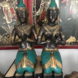 Paire de gardiens des temples en bronze polychromé