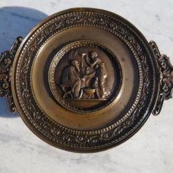 VINTAGE - Ancienne coupe de présentation en Bronze sur piédouche a décors antique Grecque (XIXéme)