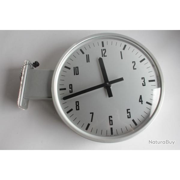 INDUCTA Horloge murale industrielle double face Montre