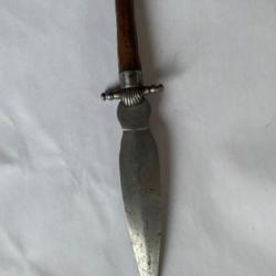 Couteau / dague bouchon.