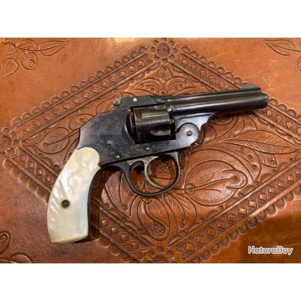 Revolver Iver Johnson DA calibre 32 Smith & Wesson