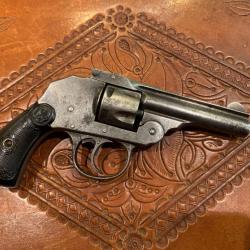 Revolver Iver Johnson Hammerless DA calibre 32 Smith & Wesson