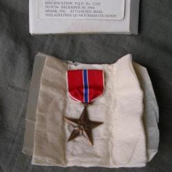 WW2 US MÉDAILLE MILITAIRE AMÉRICAINE BRONZE STAR NEUVE DANS SON ÉTUI D'ORIGINE DATÉ 30/12/1944