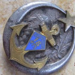 insigne pucelle 18° Régiment de Tirailleurs Sénégalais, écu émaillé D.Ber.Dép