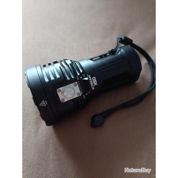 Lampe torche acebeam X50 , 40000 lumens , dfense , surveillance.