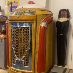 seeburg model 148 ml symphonola jukebox 1948. ECHANGE CONTRE ARMES ANCIENNES