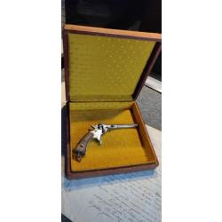 Coffret en cuir signé grand pistolet 6mm artisanal allemand de cycliste rare avec portière percuteur