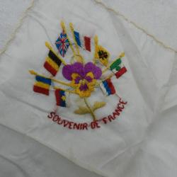 ancien mouchoir soie dentelle 8 drapeaux brodés - souvenir de France