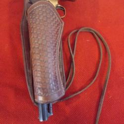 Holster en cuir  viking motif basket mexicain convient pour tous types de revolver dégainage rapide.