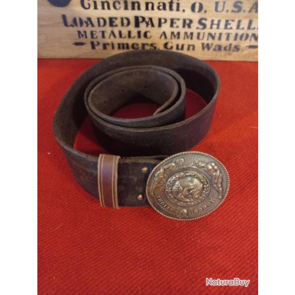 Belle boucle de ceinture vintage Indian scout avec sa ceinture en cuir.