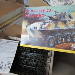 Vends  maquette blindé US 1/35ème Italeri LAV 25 Piranha à monter, très bon prix!