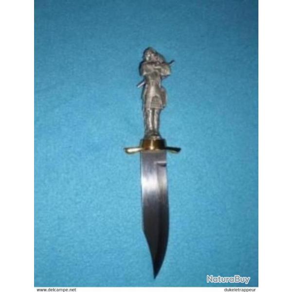 Couteau en tain massif : Sitting Bull , Collection par FRANKLIN MINT 1991 (1)