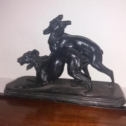 les chiens jouant regule a patine noir levriers , fin XIX ecole francaise,collection sculpture