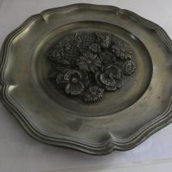 assiette en étain  décor fleurs
