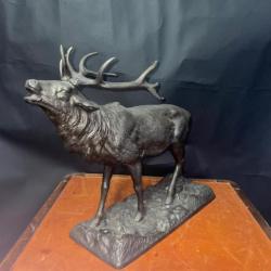 Bronze « le cerf bramant  », M. Korniluk - L 37x l 14 x H36