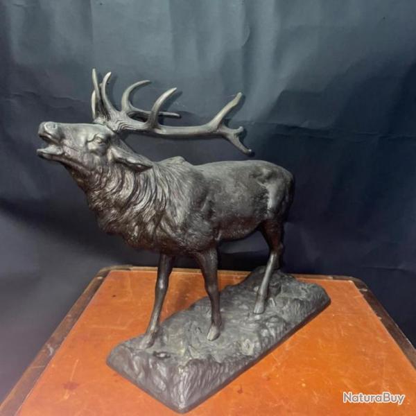 Bronze  le cerf bramant  , M. Korniluk - L 37x l 14 x H36