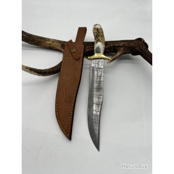 magnifique Bowie de chasse : manche en bois de cerf avec lame damas 512 couches, garde en laiton BW5