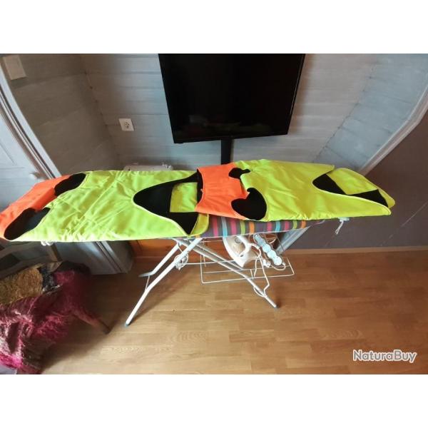 Deux gilets de protection pour chien jamais servi tout neuf taille 85 peuve tre vendus sparment