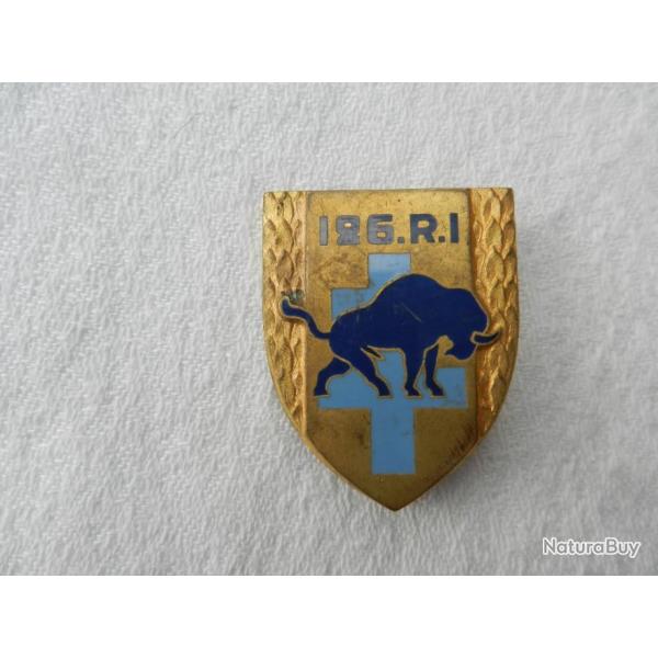 insigne militaire rgimentaire franais 126 rgiment d'infanterie buffle bleu