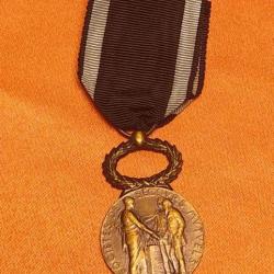ATTRIBUEE 1933 MEDAILLE  MINISTERE TRAVAIL, PREVOYANCE SOCIALE SOCIETE SECOURS MUTUELS, FRANCE