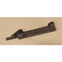 Pistolet mitrailleur Vigneron : pièce de liaison gachette et arret de culasse (625)