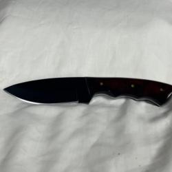 Couteau à dépecer noir forgé 20cm ergonomique marron CHASSE24