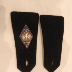 paire d'anciennes épaulettes/pattes d'épaule militaires avec insigne du 5° cuirassier Royal Pologne