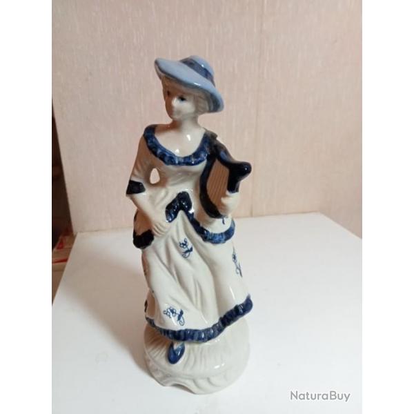 statuette en porcelaine maill hauteur 20 cm