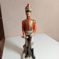statuette officiers des Hussards en porcelaine hauteur 23 cm