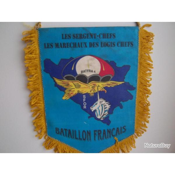 fanion 1 rgiment chasseurs parachutistes et 1 escadron 1 rgiment de hussards parachutiste