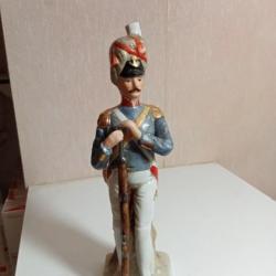 statuette grenadier de la garde en porcelaine hauteur 24 cm