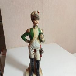 statuette soldat d'infanterie en porcelaine hauteur 23,5 cm