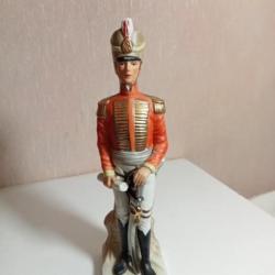 statuette officier des hussards en porcelaine hauteur 24 cm