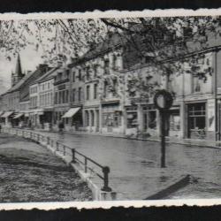 belgique péruwelz , rue albert 1er , commerces, carte postale semi-moderne ou anc