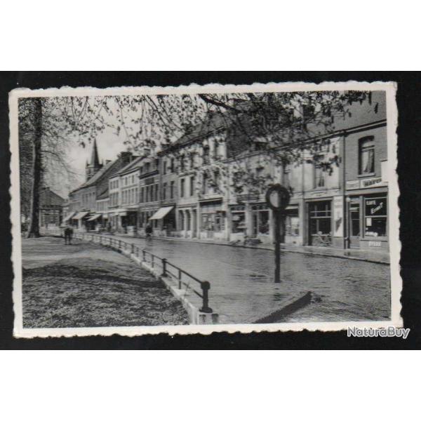 belgique pruwelz , rue albert 1er , commerces, carte postale semi-moderne ou anc