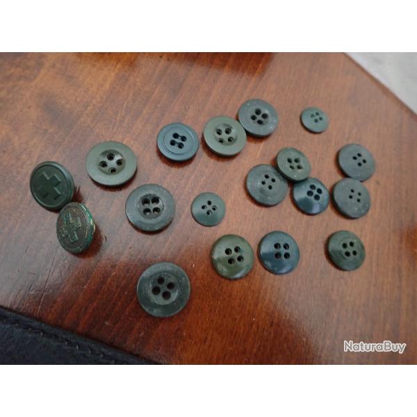 Lot de 18 boutons militaires. Ordonnance arme Suisse
