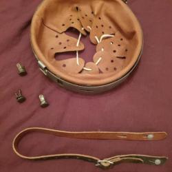 1 Intérieur de casque Allemand WW2,taille 64 +1 jugulaire datée 1942+ 3 rivets,le tout en repro P
