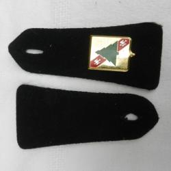 paire d'anciennes épaulettes/pattes d'épaule militaires avec insigne du service de l'intendance.