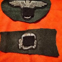 Deux insignes de coiffure de l'ordre militaire allemand de la seconde guerre mondiale