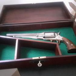 vend revolver poudre noire calibre 44 dans son coffret bois acajou jamais servi avec les munitions